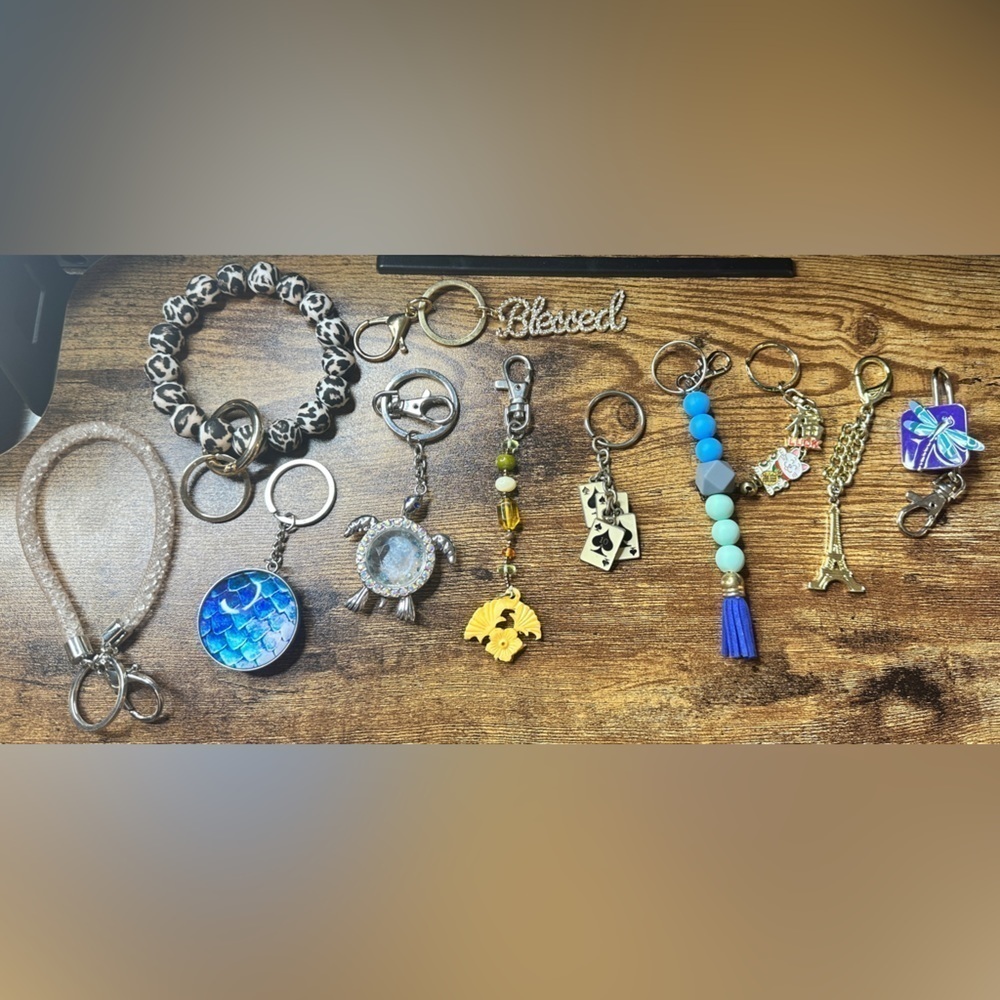 11 Womens Keychains (Used - Good Condition) 🗝️💕✨